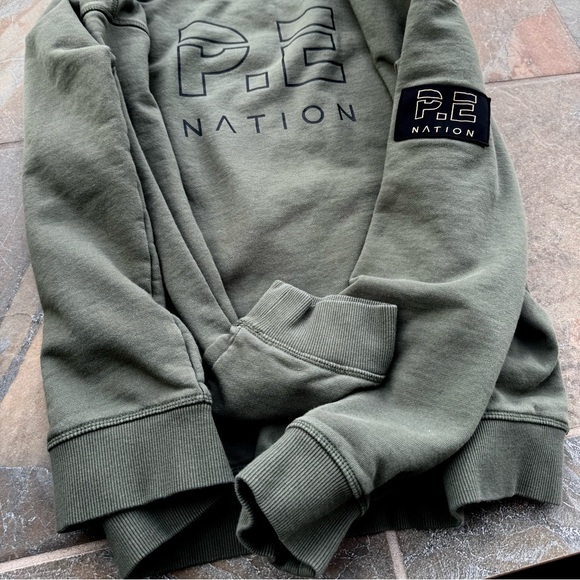 🌸USED P.E Nation Green Crew Neck Long Sleeve Sweatshirt-EXCELLENT COND. SZ:2XL. - Picture 2 of 5